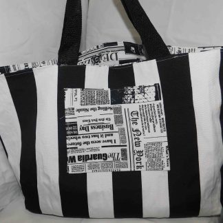 Bolsa Dupla Face com Estampa de Jornal/Listrada